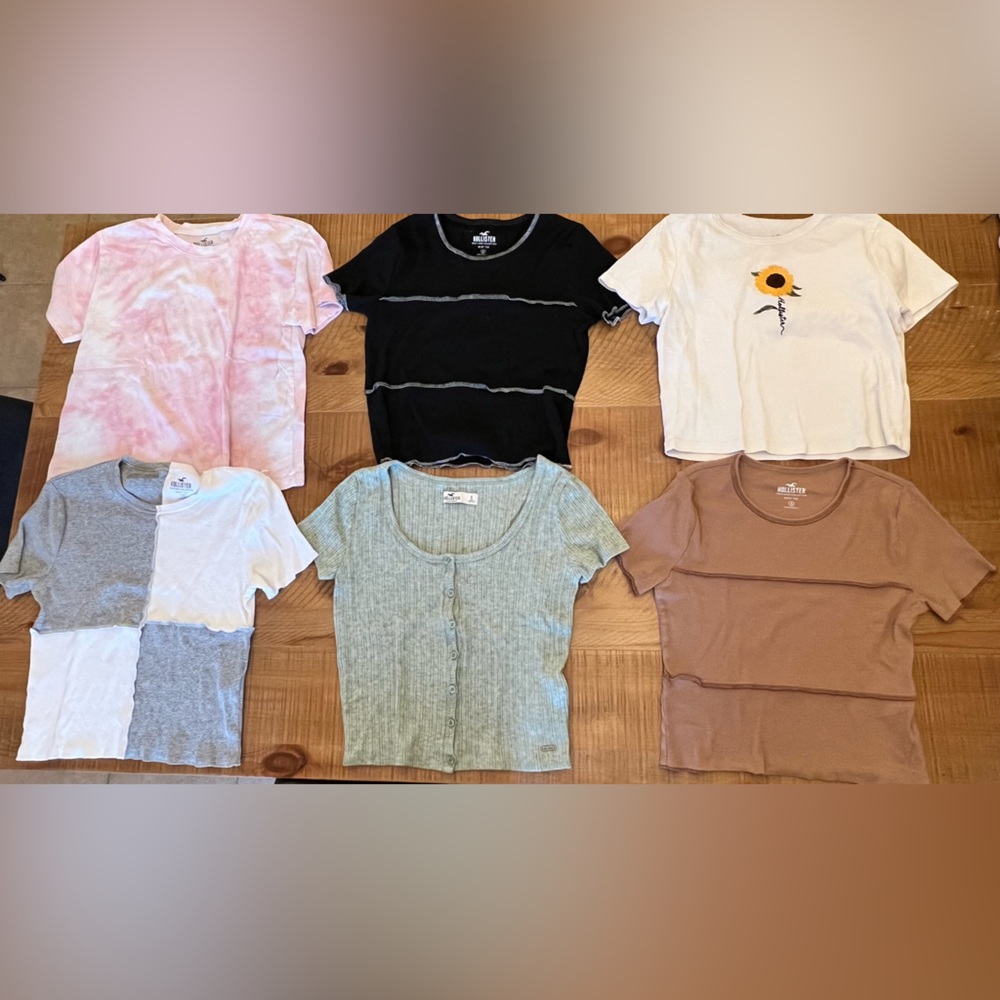 Hollister Baby Tee’s - size S